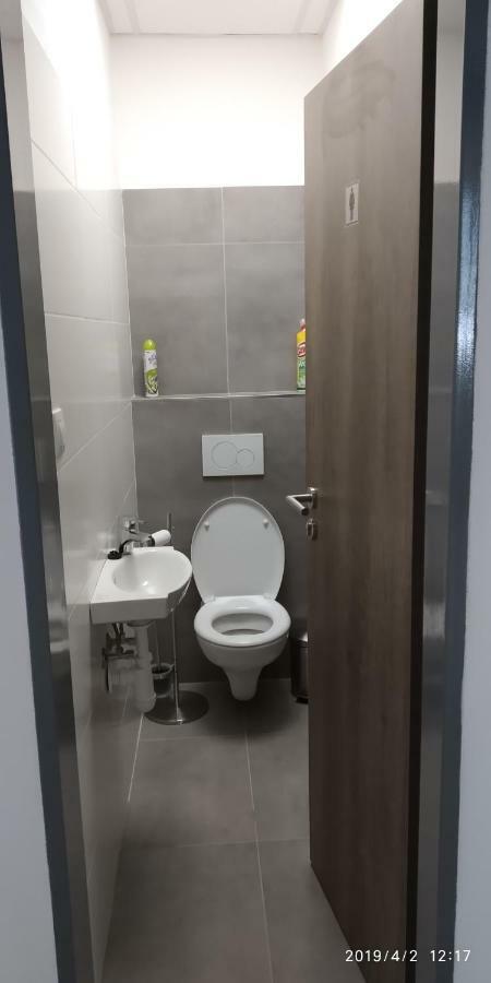 White Coral Club Vandrarhem Košice Exteriör bild
